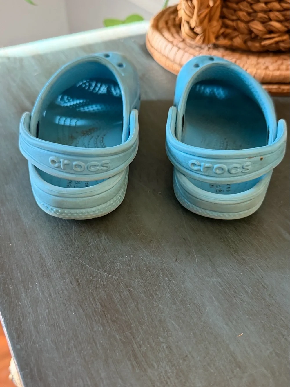 Crocs kids c9 Blue with strap.